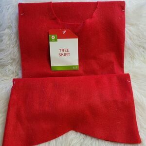 Nwt red glitter Christmas tree cover skirt